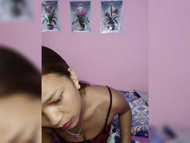 Vaninah live cam on BongaCams