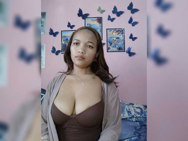Vaninah live cam on BongaCams