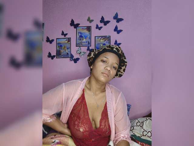 Vaninah live cam on BongaCams