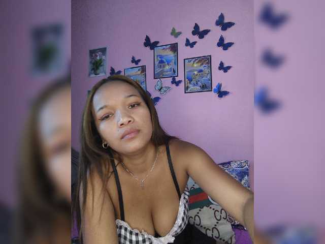 Vaninah live cam on BongaCams