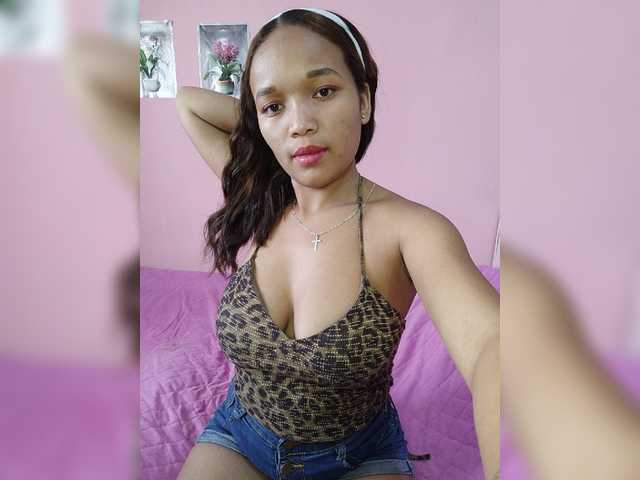 Vaninah live cam on BongaCams
