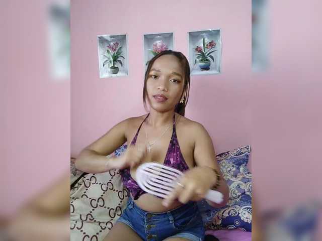 Vaninah live cam on BongaCams
