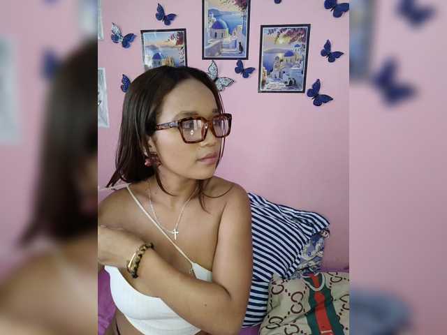 Vaninah live cam on BongaCams