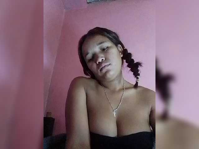 Vaninah live cam on BongaCams