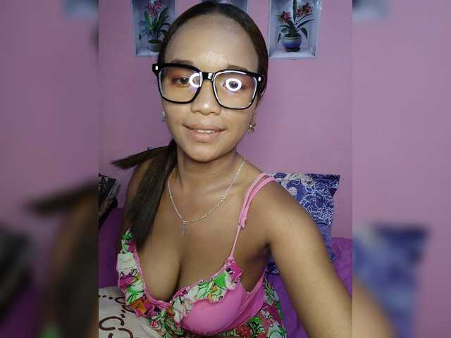 Vaninah live cam on BongaCams