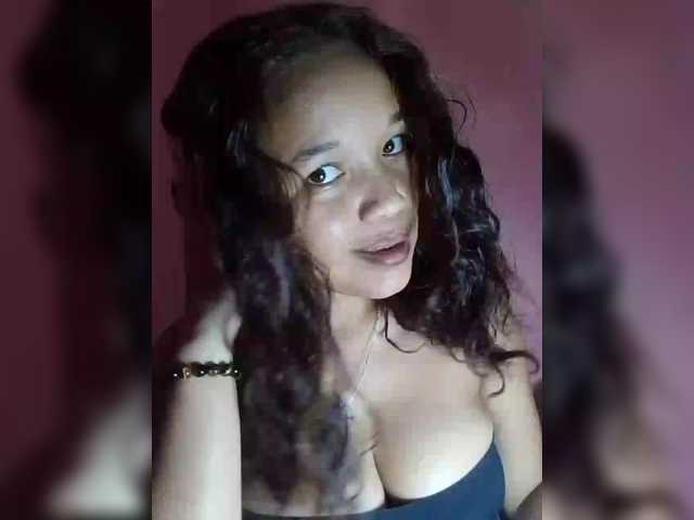 Vaninah live cam on BongaCams