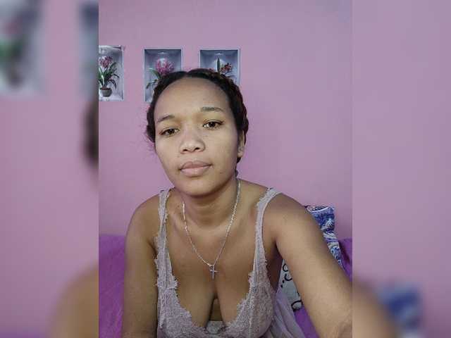 Vaninah live cam on BongaCams