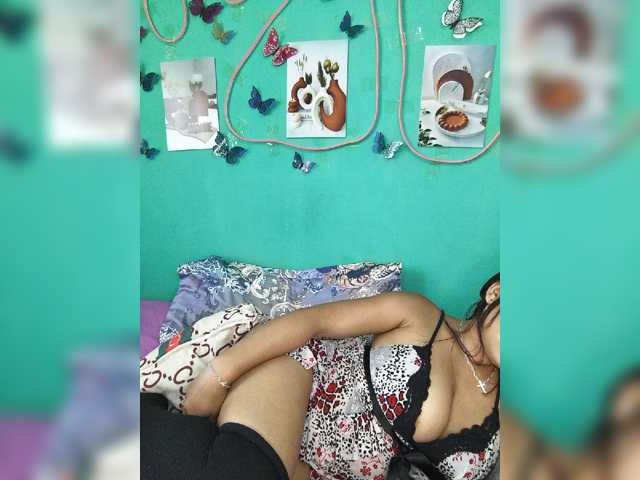 Vaninah live cam on BongaCams