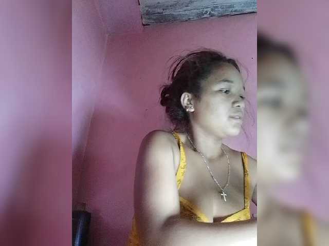 Vaninah live cam on BongaCams