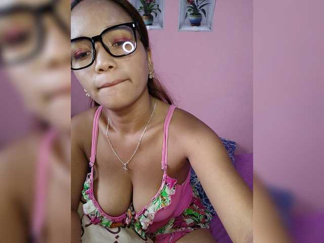 Vaninah live cam on BongaCams