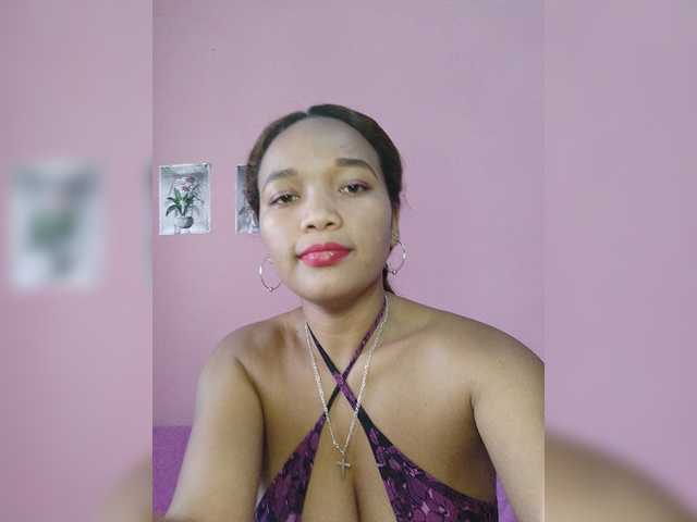 Vaninah live cam on BongaCams