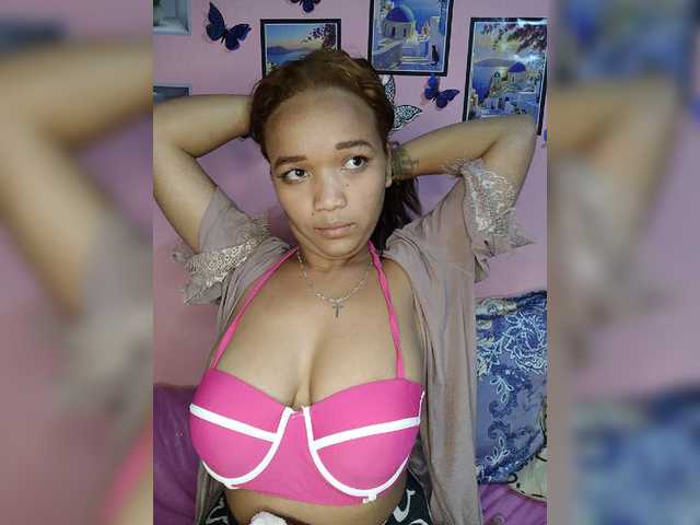 Vaninah live cam on BongaCams