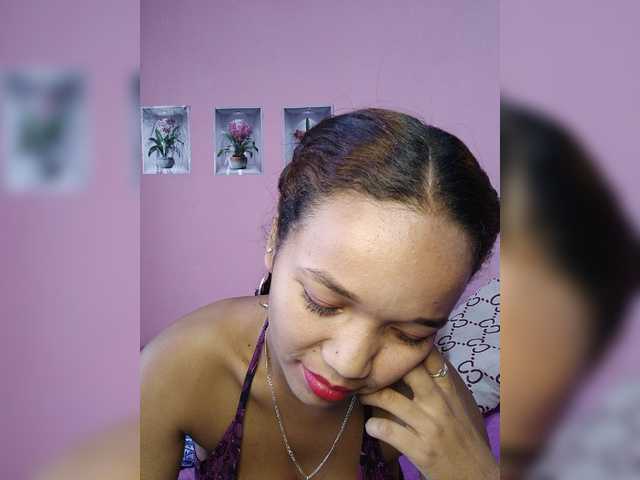 Vaninah live cam on BongaCams