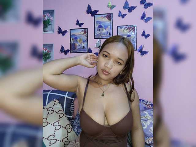 Vaninah live cam on BongaCams
