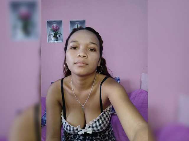 Valentina22 live webcam show