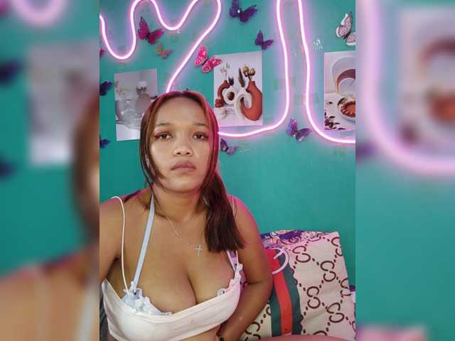 Vaninah live cam on BongaCams