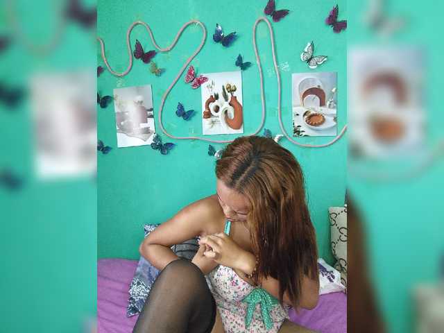 Vaninah live cam on BongaCams