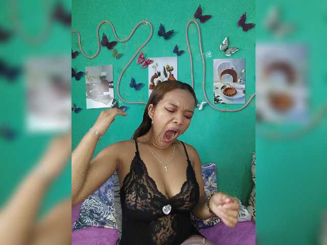 Vaninah live cam on BongaCams