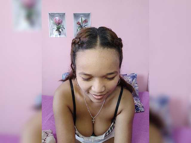 Vaninah live cam on BongaCams