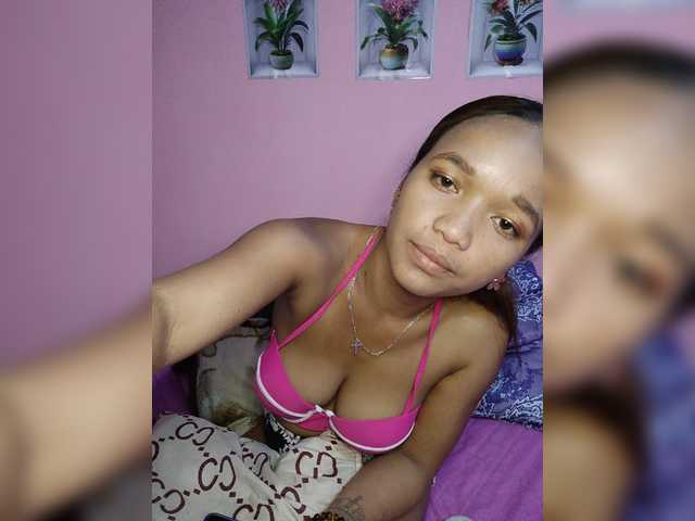 Vaninah live cam on BongaCams