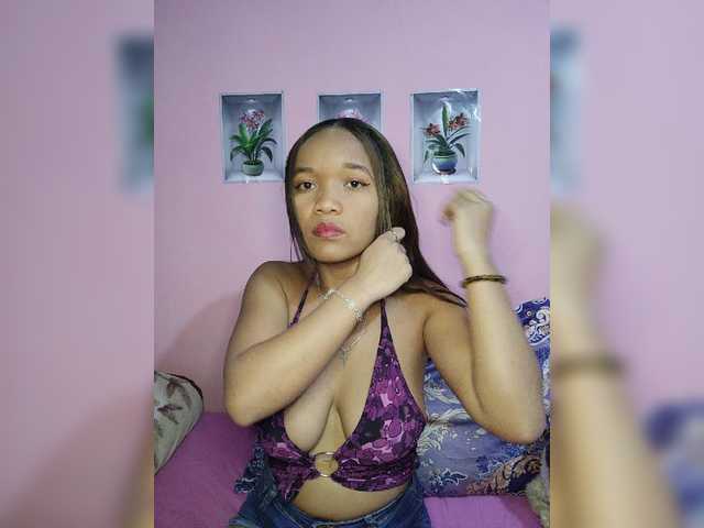 Vaninah live cam on BongaCams