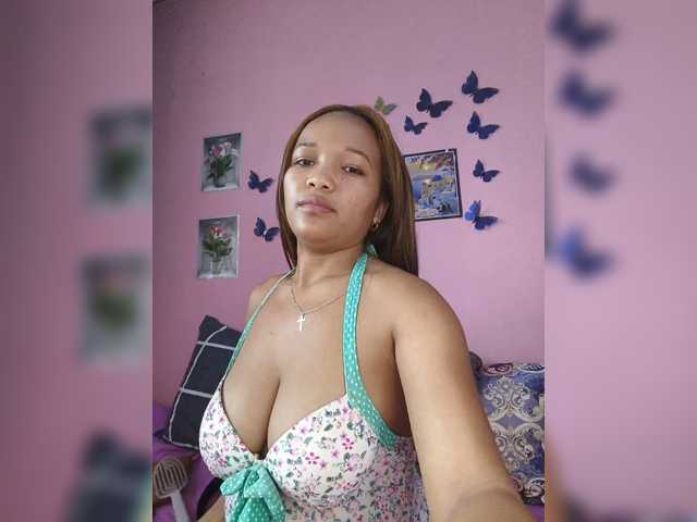 Vaninah live cam on BongaCams