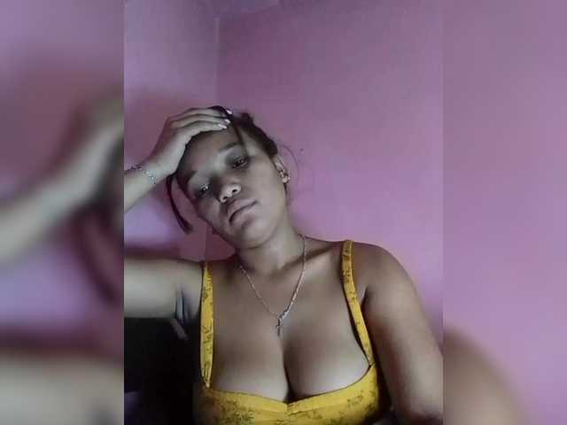 Vaninah live cam on BongaCams