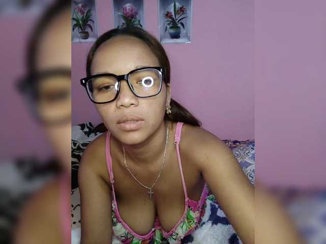 Vaninah live cam on BongaCams