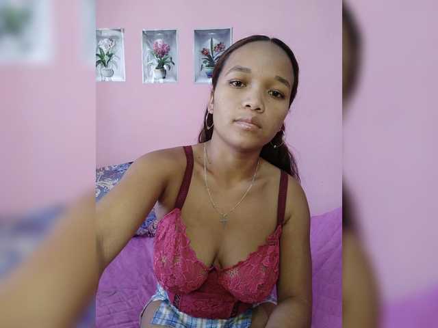 Vaninah live cam on BongaCams