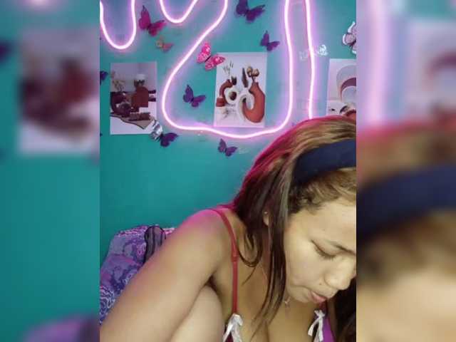 Vaninah live cam on BongaCams