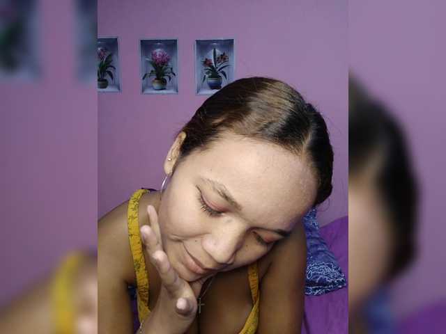 Vaninah live cam on BongaCams