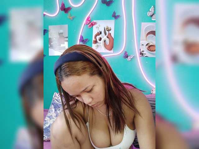 Vaninah live cam on BongaCams
