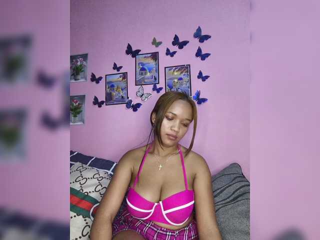 Vaninah live cam on BongaCams