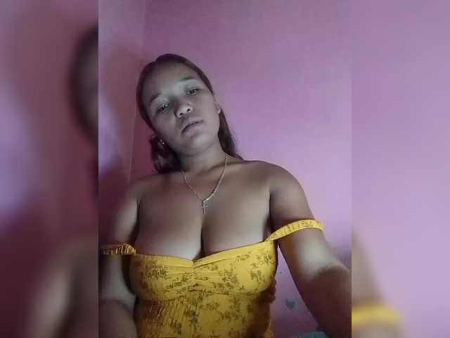 Vaninah live cam on BongaCams