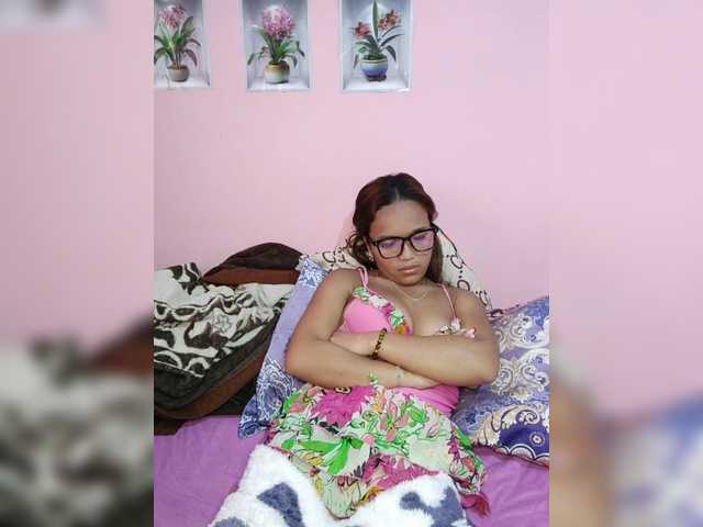Vaninah live cam on BongaCams