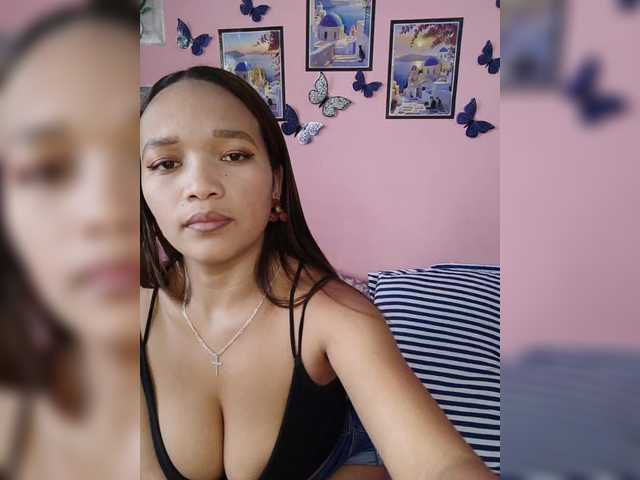 Vaninah live cam on BongaCams
