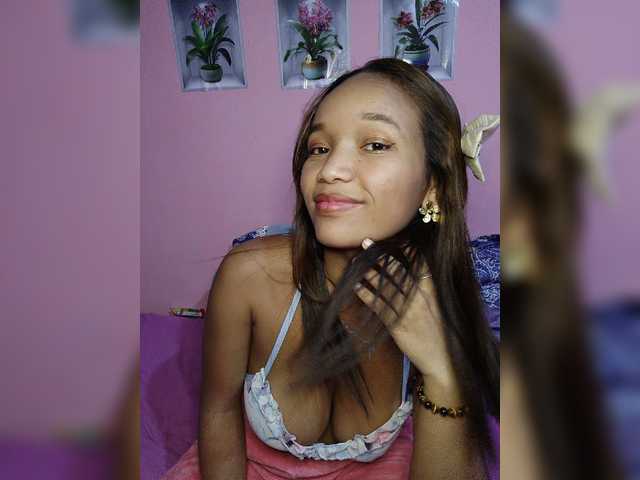 Vaninah live cam on BongaCams