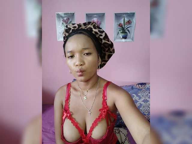 Vaninah live cam on BongaCams
