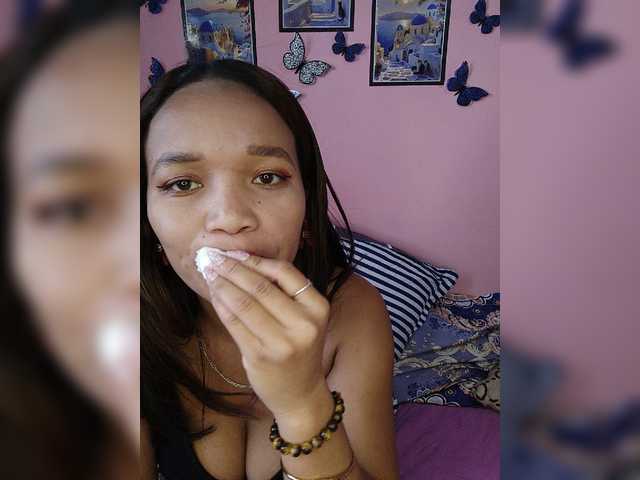 Vaninah live cam on BongaCams