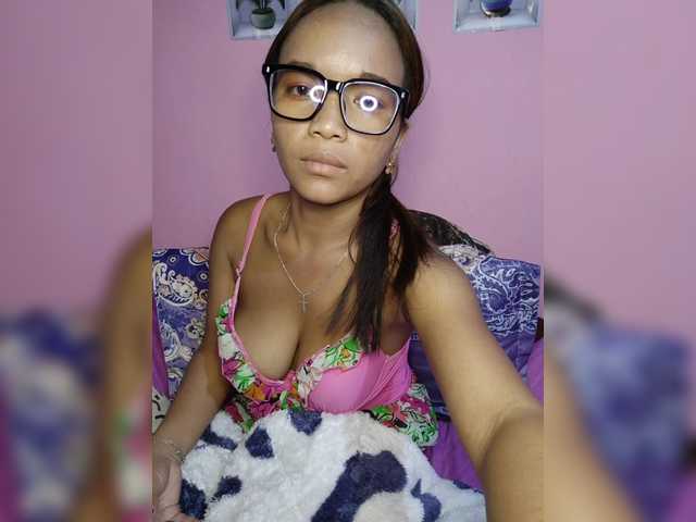 Vaninah live cam on BongaCams