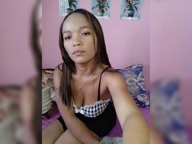 Vaninah live cam on BongaCams