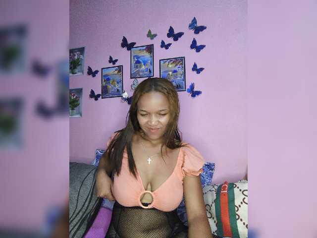 Vaninah live cam on BongaCams