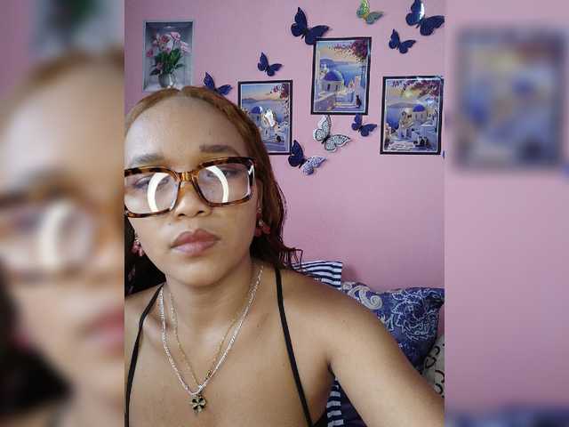 Vaninah live cam on BongaCams