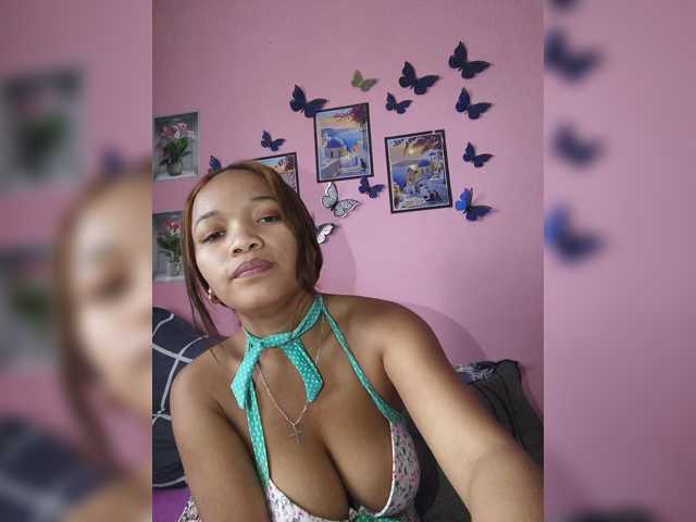 Vaninah live cam on BongaCams