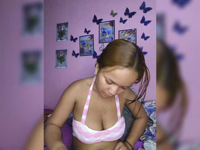 Vaninah live cam on BongaCams