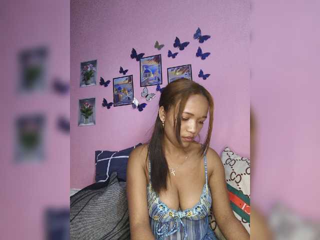 Vaninah live cam on BongaCams