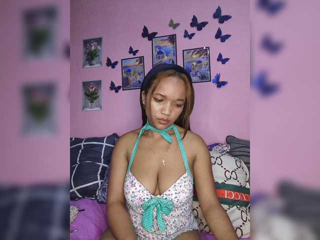 Vaninah live cam on BongaCams