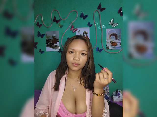 Vaninah live cam on BongaCams