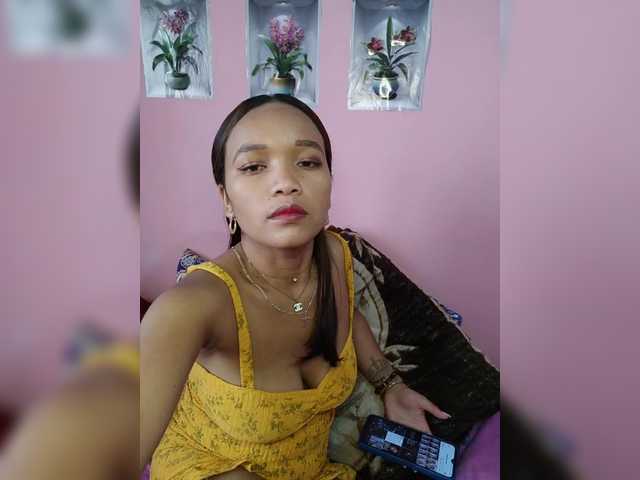 Vaninah live cam on BongaCams