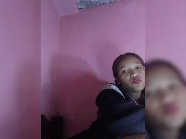 Vaninah live cam on BongaCams